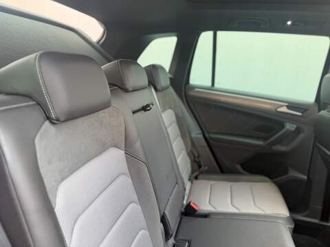 Volkswagen Tiguan 1.5 TSI EVO R-Line Tech SUV 5dr Petrol DSG Euro 6 (s/s) (150 ps) - U723