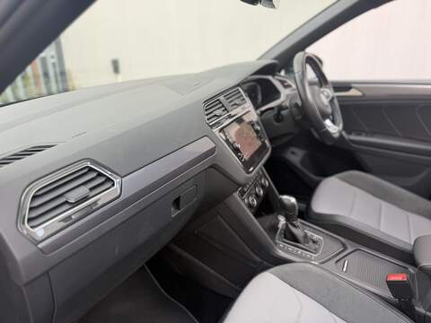 Volkswagen Tiguan 1.5 TSI EVO R-Line Tech SUV 5dr Petrol DSG Euro 6 (s/s) (150 ps) - U723