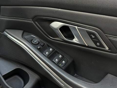 BMW 3 Series 2.0 320i M Sport Saloon 4dr Petrol Auto Euro 6 (s/s) (184 ps) - U91