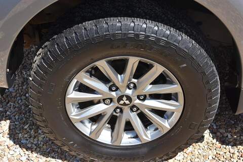 Mitsubishi L200 L200 2.4 DI-D DC Barbarian Auto 4WD Euro 6 4dr - U1650