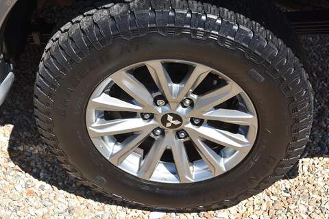 Mitsubishi L200 L200 2.4 DI-D DC Barbarian Auto 4WD Euro 6 4dr - U1650