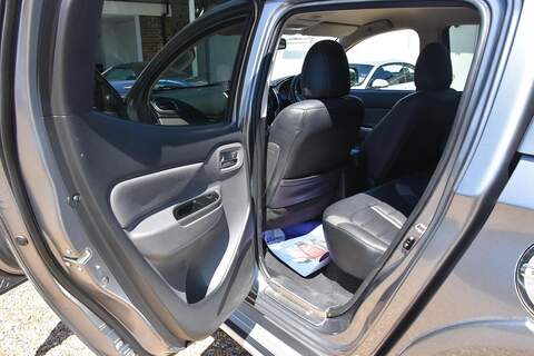 Mitsubishi L200 L200 2.4 DI-D DC Barbarian Auto 4WD Euro 6 4dr - U1650