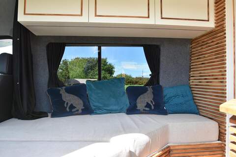 Volkswagen Crafter 2.0 TDI CR35 Panel Van 4dr Diesel Manual L2 H3 (234 g/km, 134 bhp) - U1671