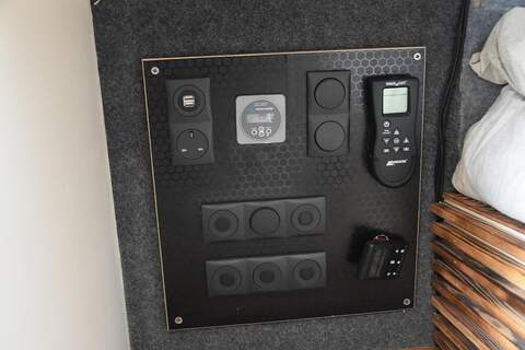 Volkswagen Crafter 2.0 TDI CR35 Panel Van 4dr Diesel Manual L2 H3 (234 g/km, 134 bhp) - U1671