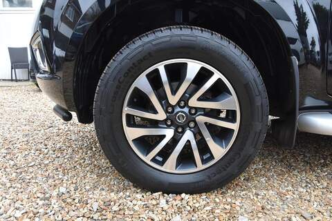 Nissan Navara 2.3 dCi Tekna Pickup Double Cab 4dr Diesel Auto 4WD Euro 6 (190 ps) - U1685