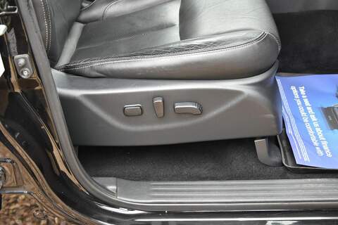 Nissan Navara 2.3 dCi Tekna Pickup Double Cab 4dr Diesel Auto 4WD Euro 6 (190 ps) - U1685