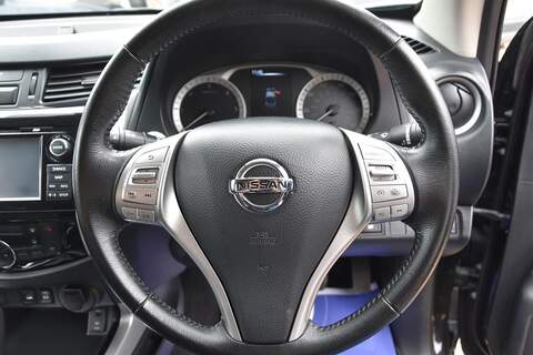 Nissan Navara 2.3 dCi Tekna Pickup Double Cab 4dr Diesel Auto 4WD Euro 6 (190 ps) - U1685