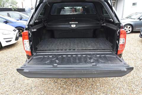 Nissan Navara 2.3 dCi Tekna Pickup Double Cab 4dr Diesel Auto 4WD Euro 6 (190 ps) - U1685