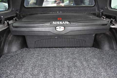 Nissan Navara 2.3 dCi Tekna Pickup Double Cab 4dr Diesel Auto 4WD Euro 6 (190 ps) - U1685