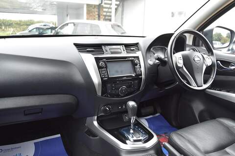 Nissan Navara 2.3 dCi Tekna Pickup Double Cab 4dr Diesel Auto 4WD Euro 6 (190 ps) - U1685