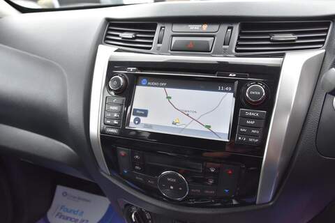 Nissan Navara 2.3 dCi Tekna Pickup Double Cab 4dr Diesel Auto 4WD Euro 6 (190 ps) - U1685