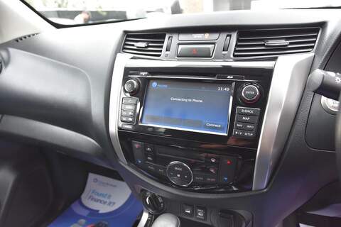 Nissan Navara 2.3 dCi Tekna Pickup Double Cab 4dr Diesel Auto 4WD Euro 6 (190 ps) - U1685