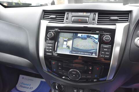 Nissan Navara 2.3 dCi Tekna Pickup Double Cab 4dr Diesel Auto 4WD Euro 6 (190 ps) - U1685