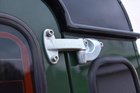 Land Rover Defender 90 2.5 TD5 County Hard Top SUV 3dr Diesel Manual SWB (282 g/km, 120 bhp) - U1736