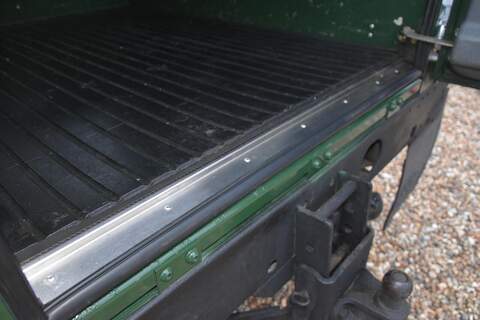 Land Rover Defender 90 2.5 TD5 County Hard Top SUV 3dr Diesel Manual SWB (282 g/km, 120 bhp) - U1736