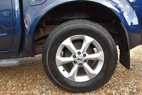 Nissan Navara 2.5 dCi Tekna Auto 4WD Euro 5 4dr - U1743