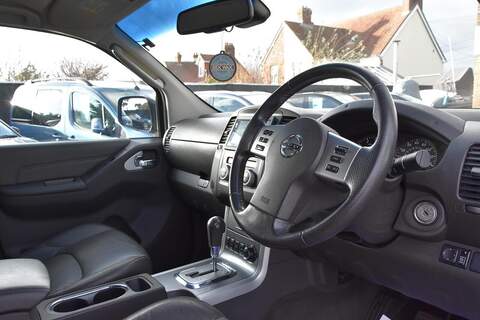 Nissan Navara 2.5 dCi Tekna Auto 4WD Euro 5 4dr - U1743