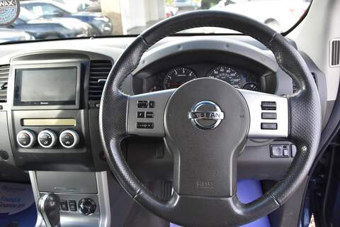 Nissan Navara 2.5 dCi Tekna Auto 4WD Euro 5 4dr - U1743