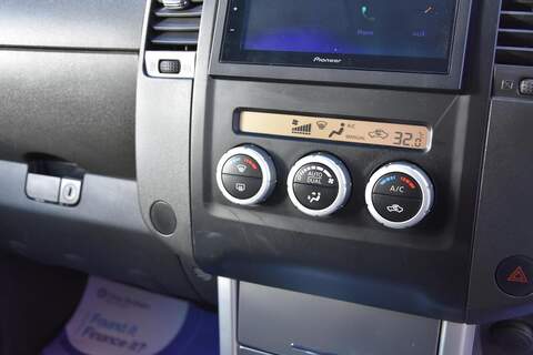 Nissan Navara 2.5 dCi Tekna Auto 4WD Euro 5 4dr - U1743