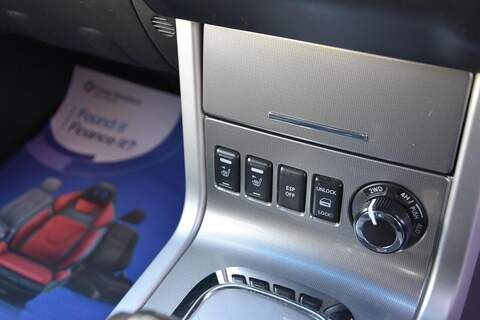 Nissan Navara 2.5 dCi Tekna Auto 4WD Euro 5 4dr - U1743