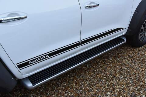 Nissan Navara 2.3 dCi Tekna Auto 4WD Euro 6 4dr - U1757