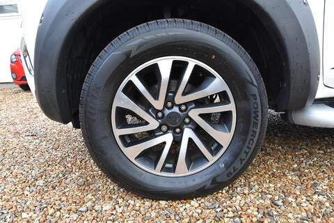 Nissan Navara 2.3 dCi Tekna Auto 4WD Euro 6 4dr - U1757