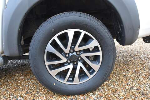 Nissan Navara 2.3 dCi Tekna Auto 4WD Euro 6 4dr - U1757