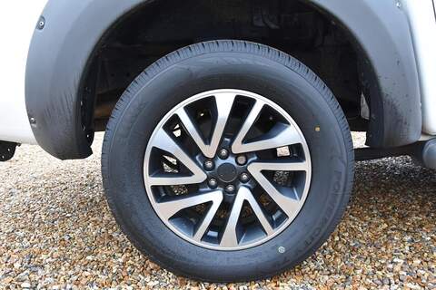 Nissan Navara 2.3 dCi Tekna Auto 4WD Euro 6 4dr - U1757