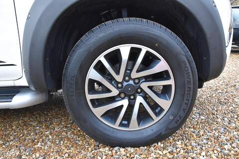 Nissan Navara 2.3 dCi Tekna Auto 4WD Euro 6 4dr - U1757