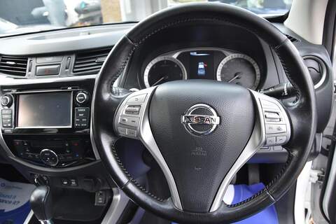 Nissan Navara 2.3 dCi Tekna Auto 4WD Euro 6 4dr - U1757