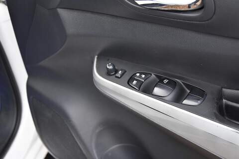 Nissan Navara 2.3 dCi Tekna Auto 4WD Euro 6 4dr - U1757