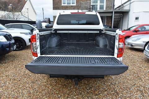 Nissan Navara 2.3 dCi Tekna Auto 4WD Euro 6 4dr - U1757