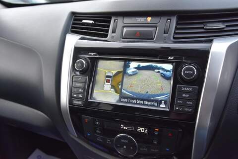 Nissan Navara 2.3 dCi Tekna Auto 4WD Euro 6 4dr - U1757