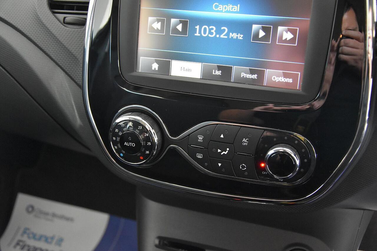 2015 Renault Captur thumbnail 24