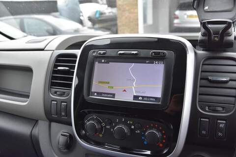 Renault Trafic 1.6 dCi ENERGY 27 Sport Nav SWB Standard Roof Euro 6 (s/s) 5dr - U1772