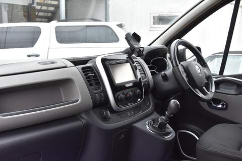Renault Trafic 1.6 dCi ENERGY 27 Sport Nav SWB Standard Roof Euro 6 (s/s) 5dr - U1772
