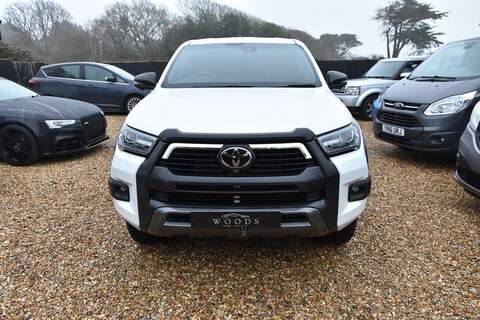 Toyota Hilux 2.8 D-4D-h Invincible X Auto 4WD Euro 6 4dr - U1781