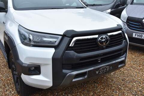 Toyota Hilux 2.8 D-4D-h Invincible X Auto 4WD Euro 6 4dr - U1781