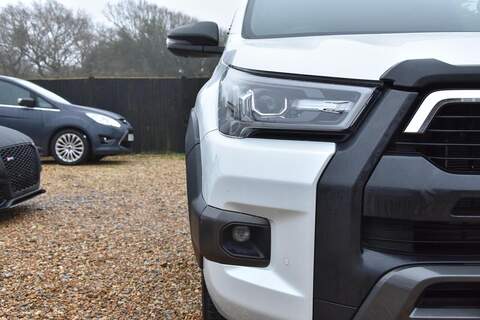 Toyota Hilux 2.8 D-4D-h Invincible X Auto 4WD Euro 6 4dr - U1781