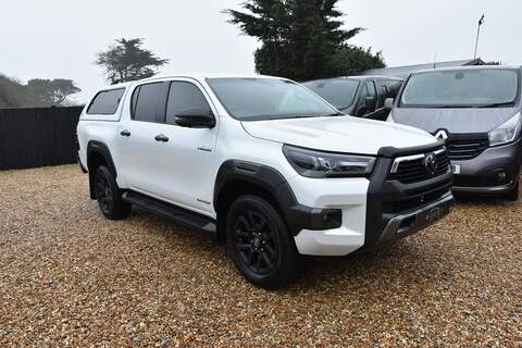 Toyota Hilux 2.8 D-4D-h Invincible X Auto 4WD Euro 6 4dr - U1781