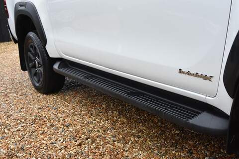 Toyota Hilux 2.8 D-4D-h Invincible X Auto 4WD Euro 6 4dr - U1781