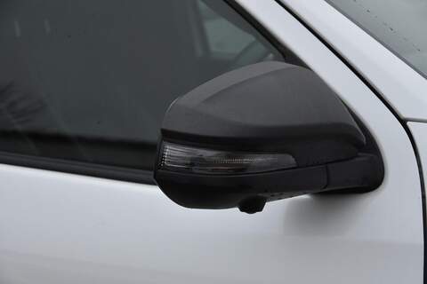 Toyota Hilux 2.8 D-4D-h Invincible X Auto 4WD Euro 6 4dr - U1781