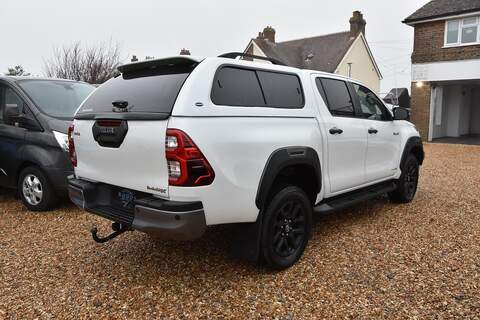 Toyota Hilux 2.8 D-4D-h Invincible X Auto 4WD Euro 6 4dr - U1781