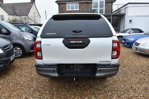 Toyota Hilux 2.8 D-4D-h Invincible X Auto 4WD Euro 6 4dr - U1781