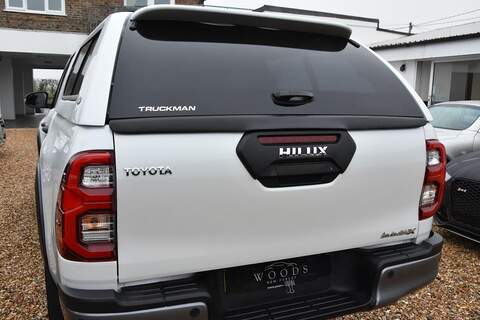 Toyota Hilux 2.8 D-4D-h Invincible X Auto 4WD Euro 6 4dr - U1781