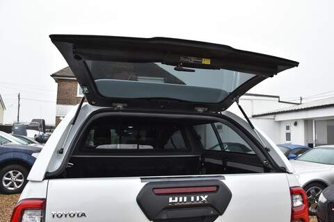 Toyota Hilux 2.8 D-4D-h Invincible X Auto 4WD Euro 6 4dr - U1781