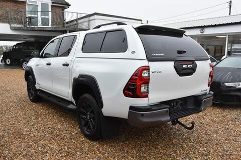 Toyota Hilux 2.8 D-4D-h Invincible X Auto 4WD Euro 6 4dr - U1781