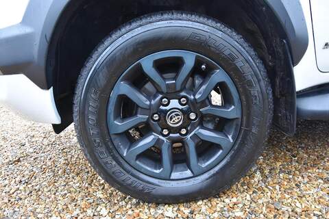 Toyota Hilux 2.8 D-4D-h Invincible X Auto 4WD Euro 6 4dr - U1781