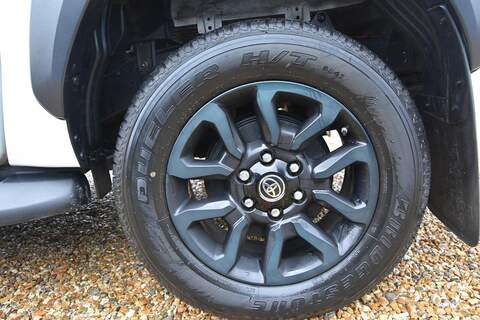 Toyota Hilux 2.8 D-4D-h Invincible X Auto 4WD Euro 6 4dr - U1781