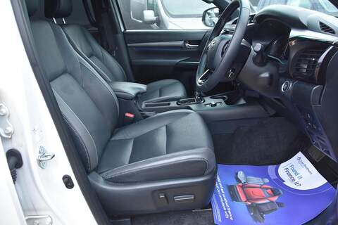 Toyota Hilux 2.8 D-4D-h Invincible X Auto 4WD Euro 6 4dr - U1781